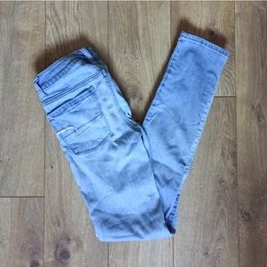 ✨ UNIQUE AEO KNEE PATCH JEANS ✨